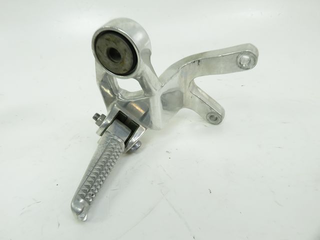 PLATINE ET REPOSE PIEDS ARRIERE DROIT