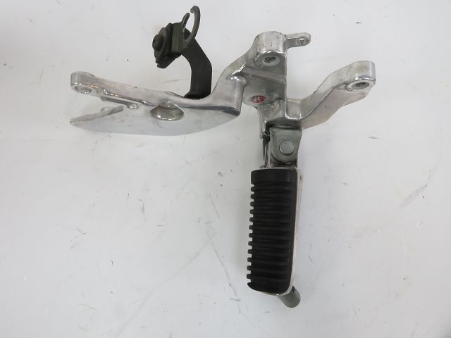 PLATINE AVANT DROITE