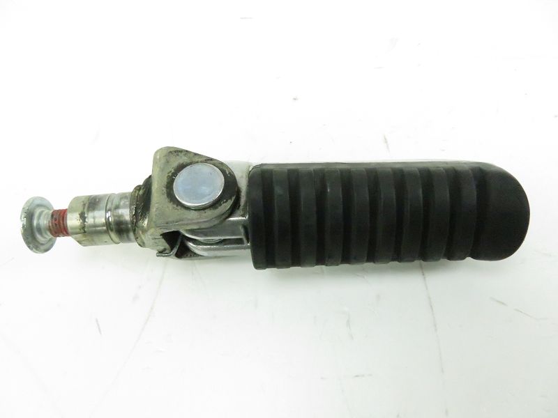 Repose pieds avant droit