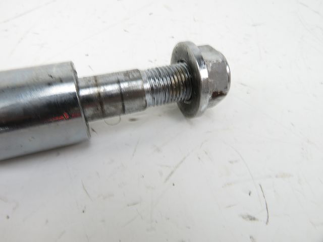 AXE DE ROUE ARRIERE