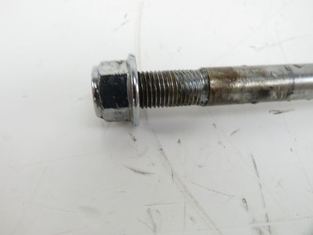 AXE DE ROUE AVANT