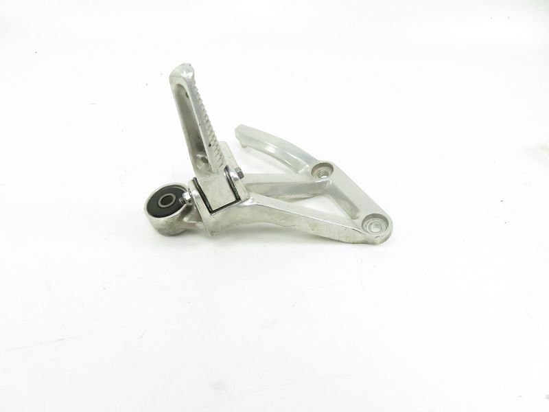 PLATINE ET REPOSE PIEDS ARRIERE DROIT