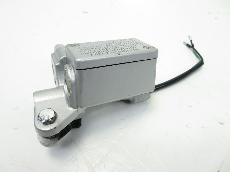 MAITRE CYLINDRE FREIN AV COMPLET