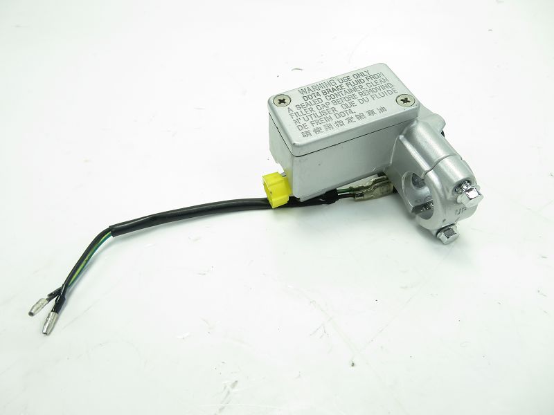 MAITRE CYLINDRE FREIN AV COMPLET