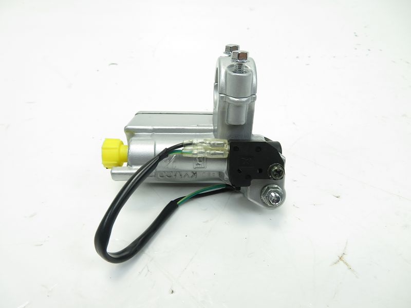 MAITRE CYLINDRE FREIN AV COMPLET