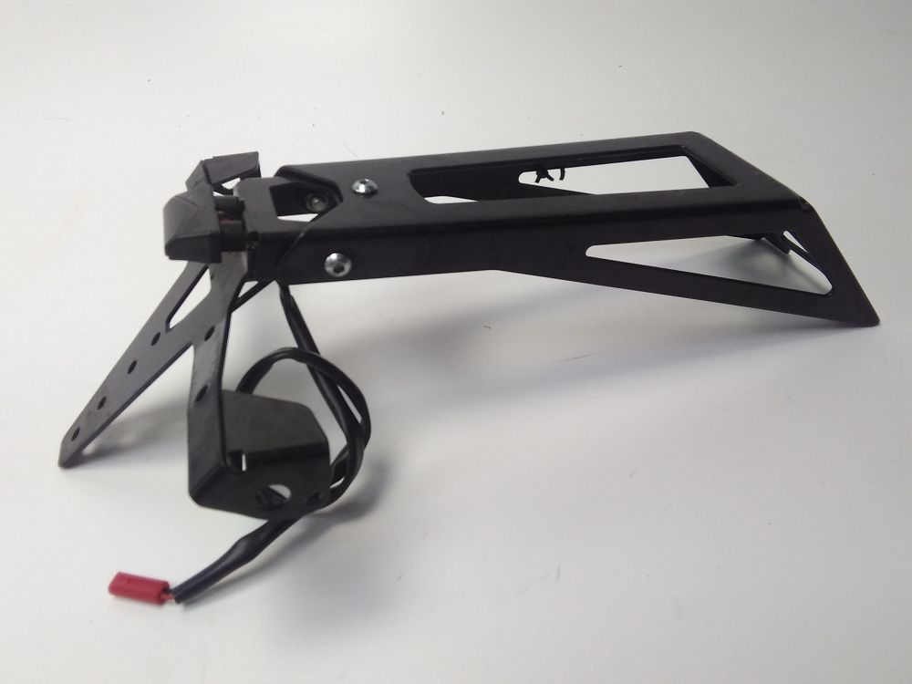 SUPPORT DE PLAQUE ET ECLAIRAGE