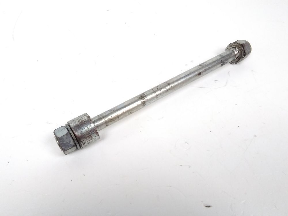 Axe de roue avant