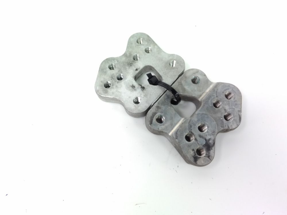 Platine avant droite