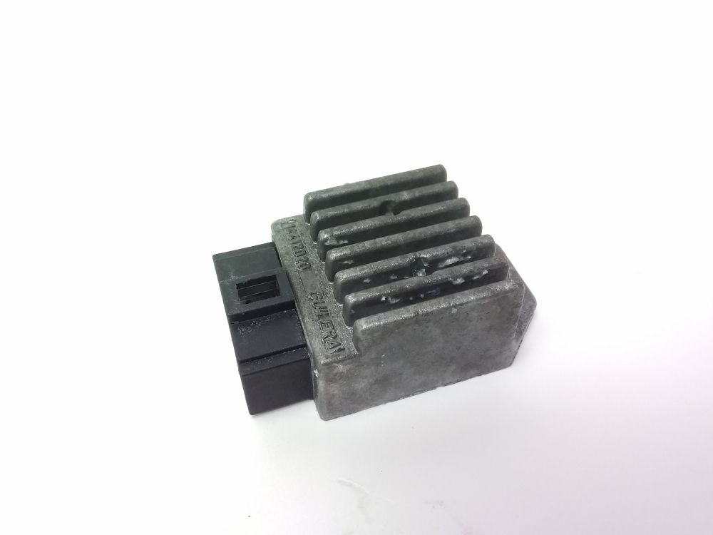 REGULATEUR DE TENSION