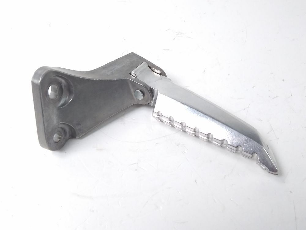 PLATINE ET REPOSE PIEDS ARRIERE DROIT