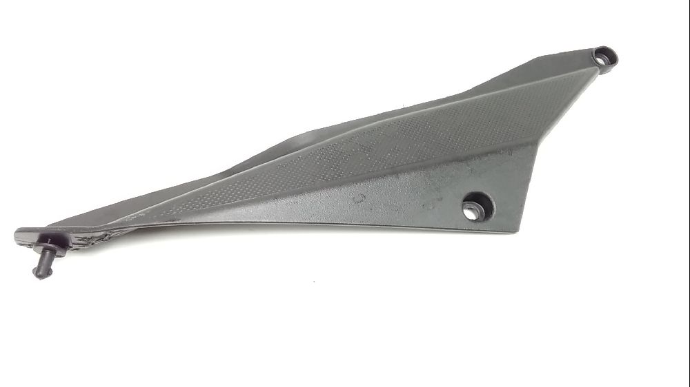 CACHE LATERAL DROIT