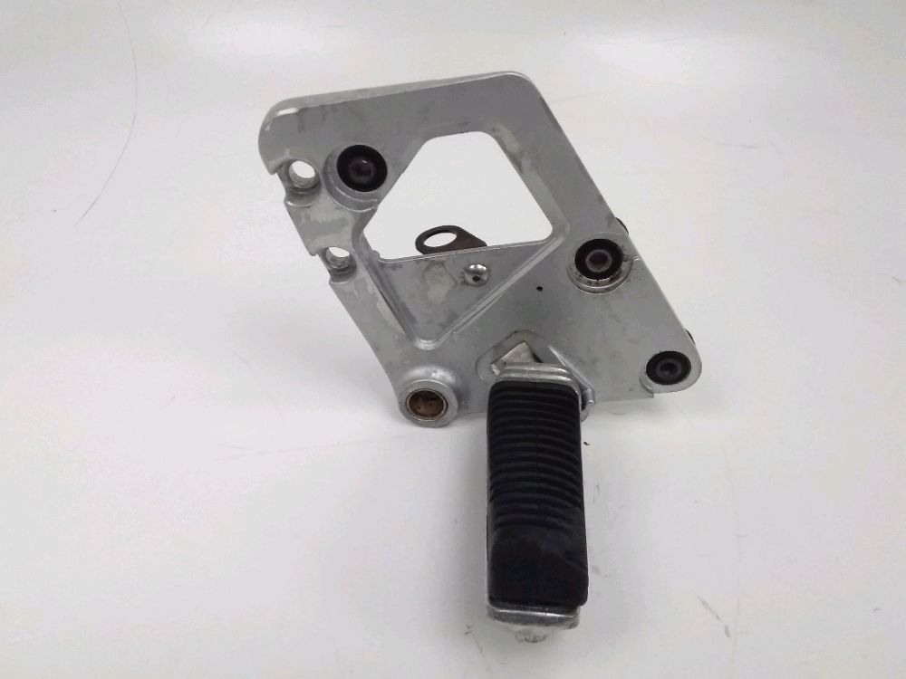 Platine avant droite