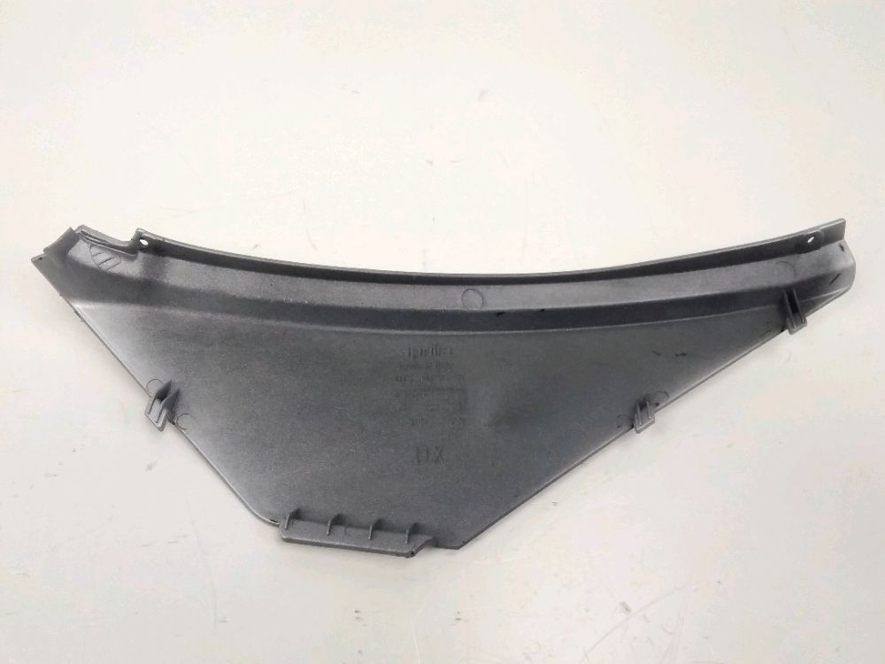 CACHE LATERAL DROIT