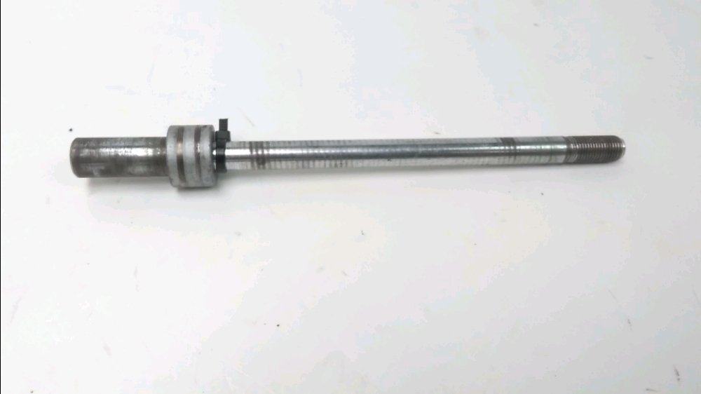 AXE DE ROUE AVANT