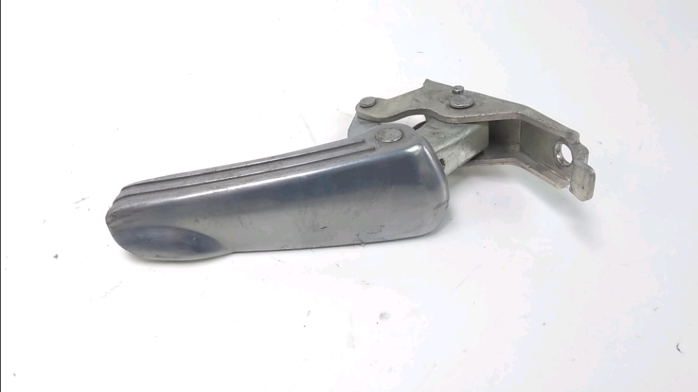 Repose pieds arriere droit