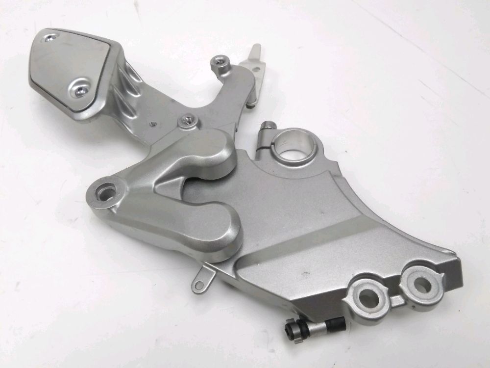 PLATINE AVANT DROITE