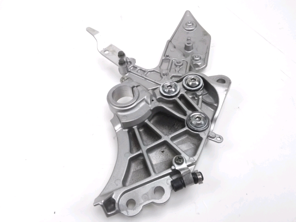 PLATINE AVANT DROITE