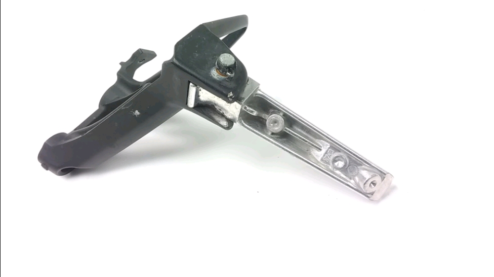 PLATINE ET REPOSE PIEDS ARRIERE DROIT