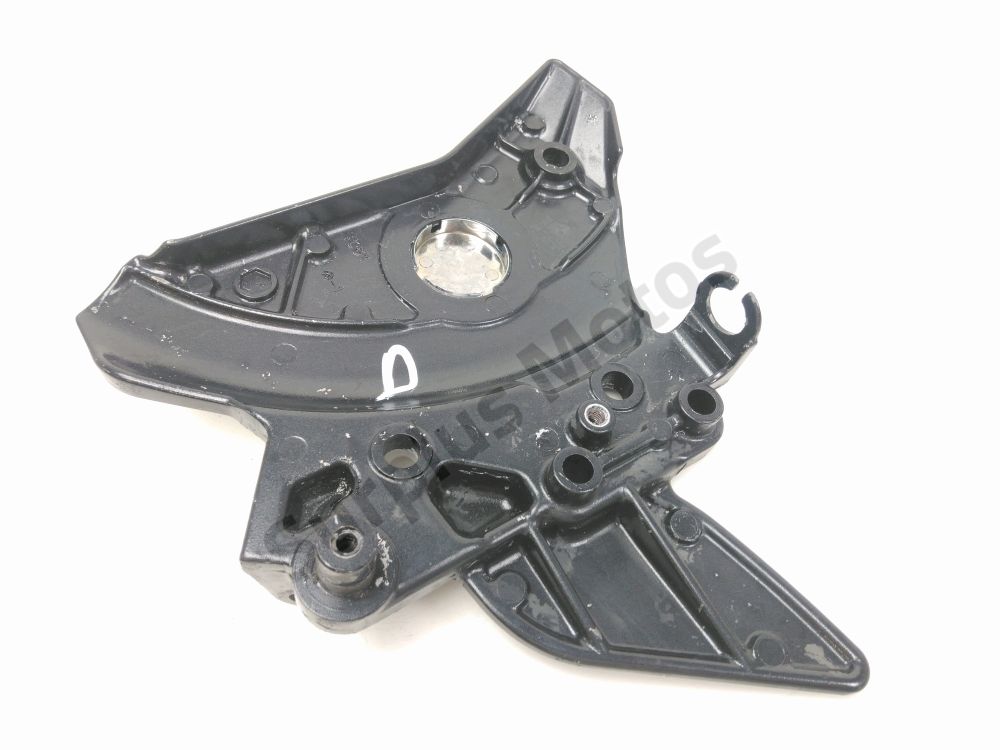 PLATINE AVANT DROITE