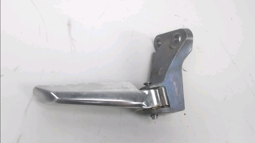 PLATINE ET REPOSE PIEDS ARRIERE DROIT