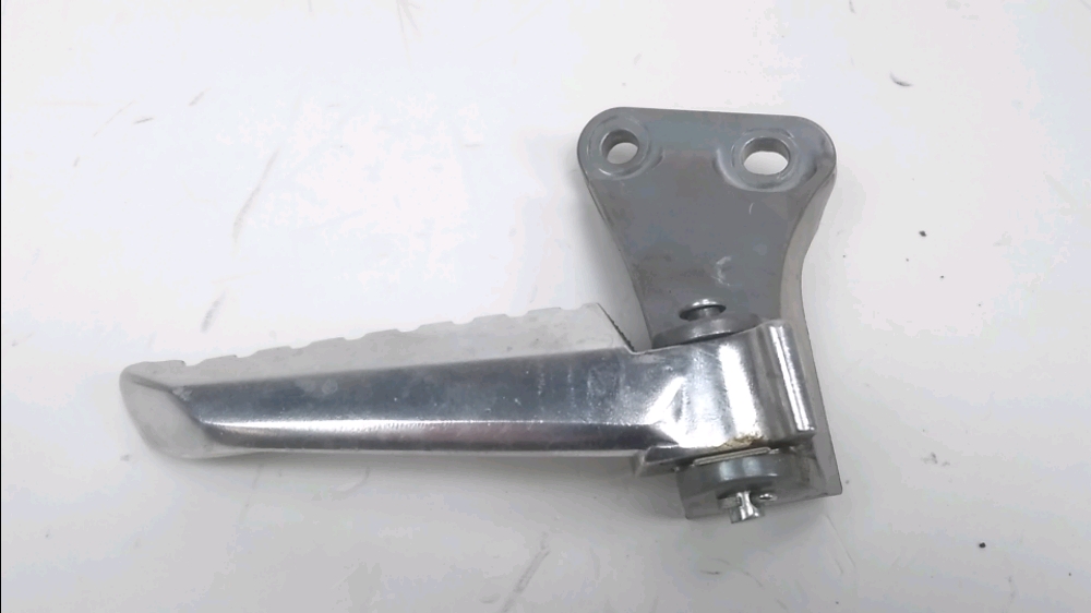 PLATINE ET REPOSE PIEDS ARRIERE DROIT