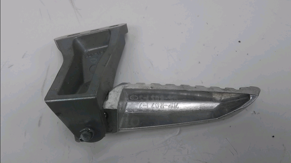 PLATINE ET REPOSE PIEDS ARRIERE DROIT