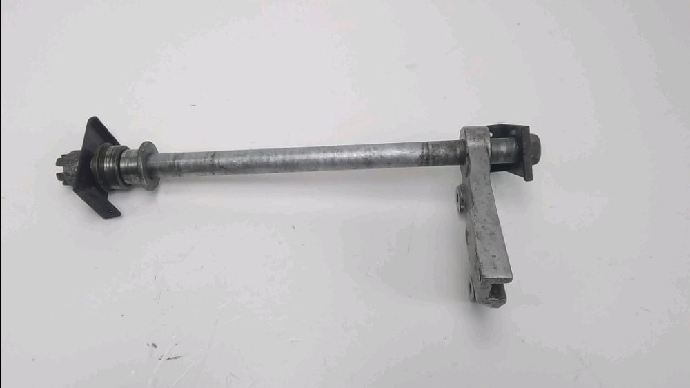 Axe de roue arriere
