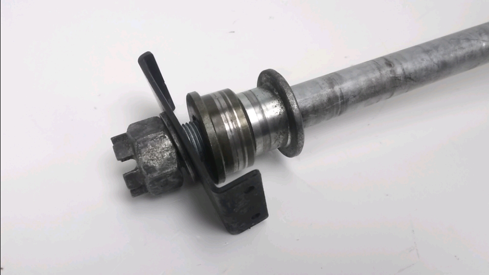 AXE DE ROUE ARRIERE