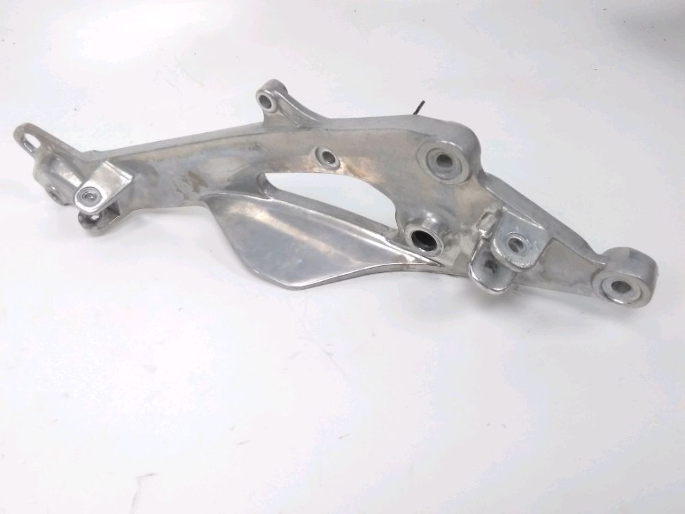 PLATINE AVANT DROITE