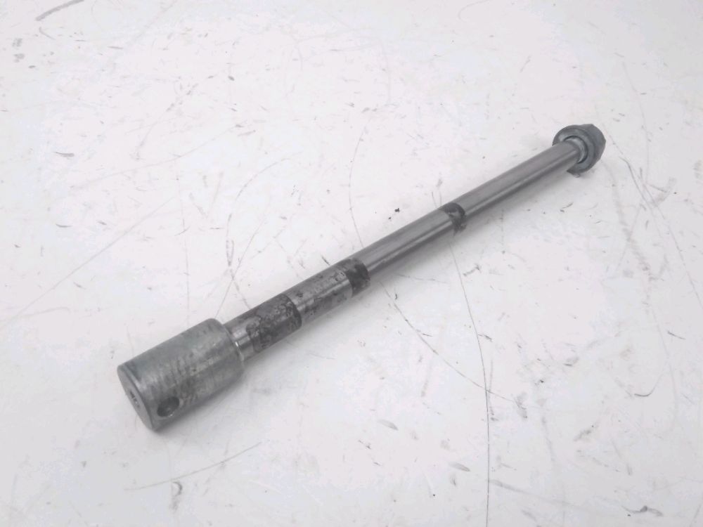Axe de roue arriere