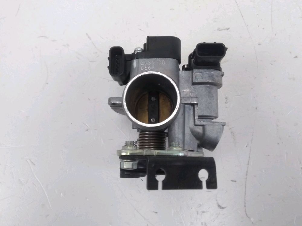 Corps d'injection gauche