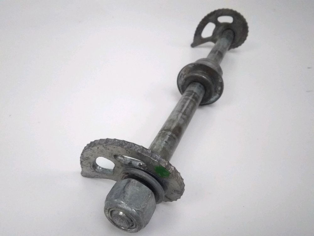 AXE DE ROUE ARRIERE