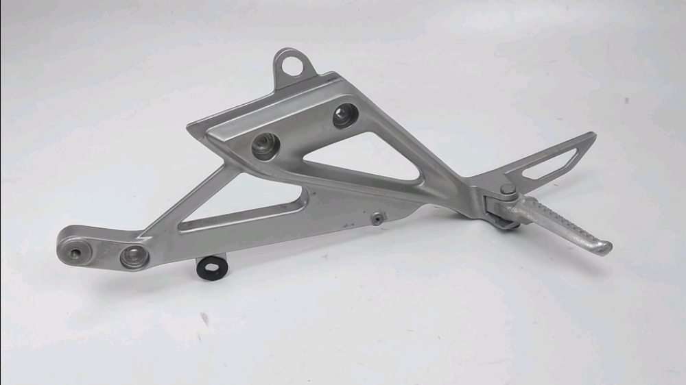 PLATINE ET REPOSE PIEDS ARRIERE GAUCHE