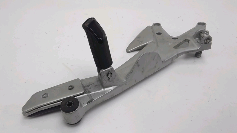 PLATINE AVANT DROITE