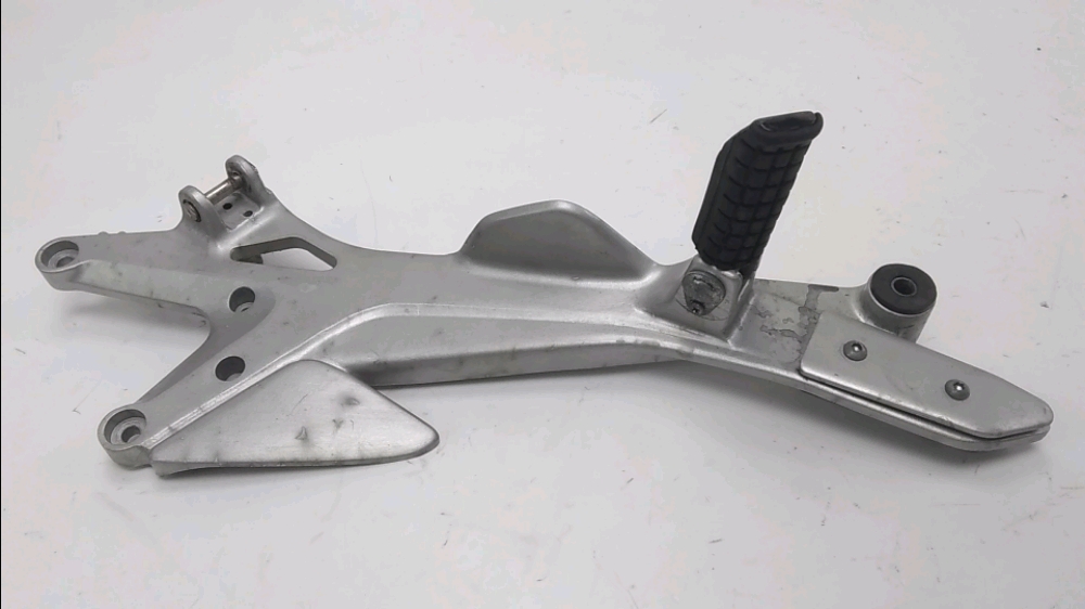 PLATINE AVANT DROITE