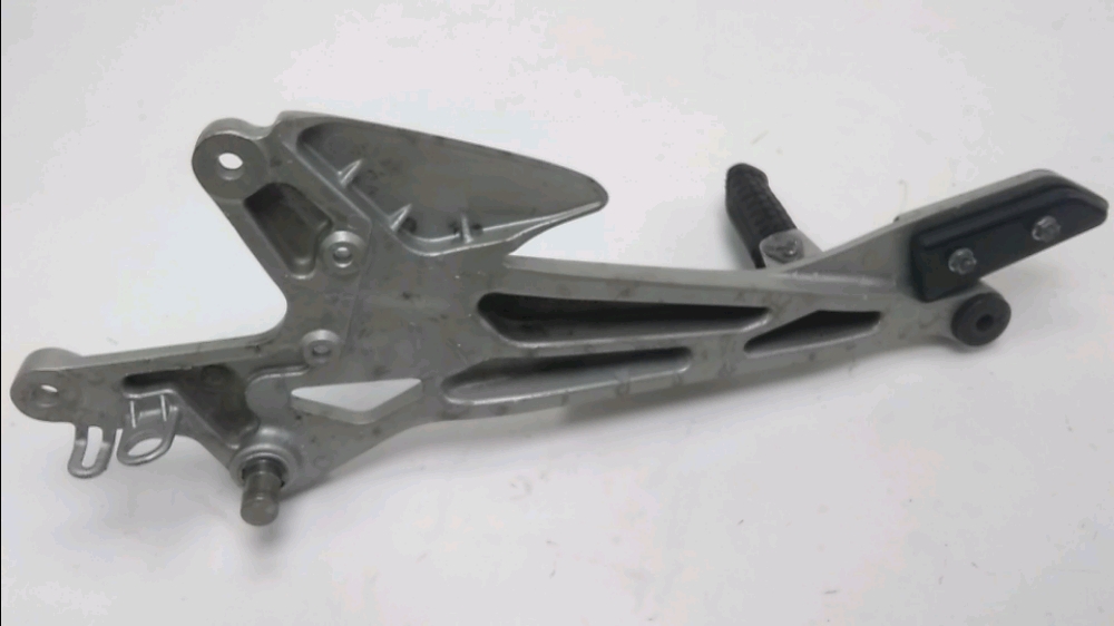 PLATINE AVANT DROITE