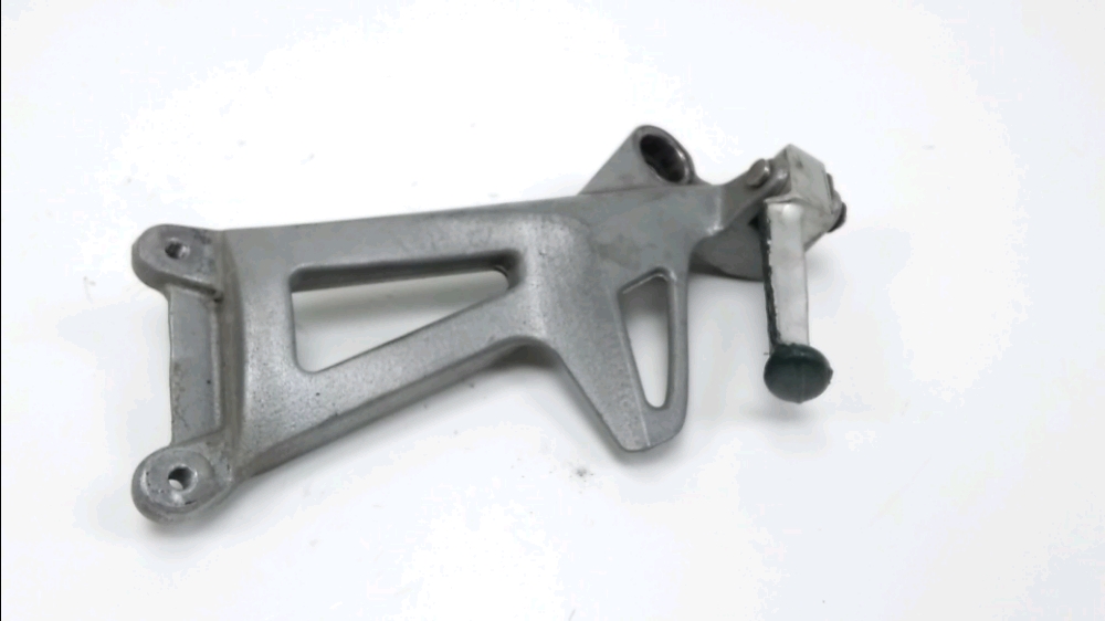 Platine et repose pieds arriere droit