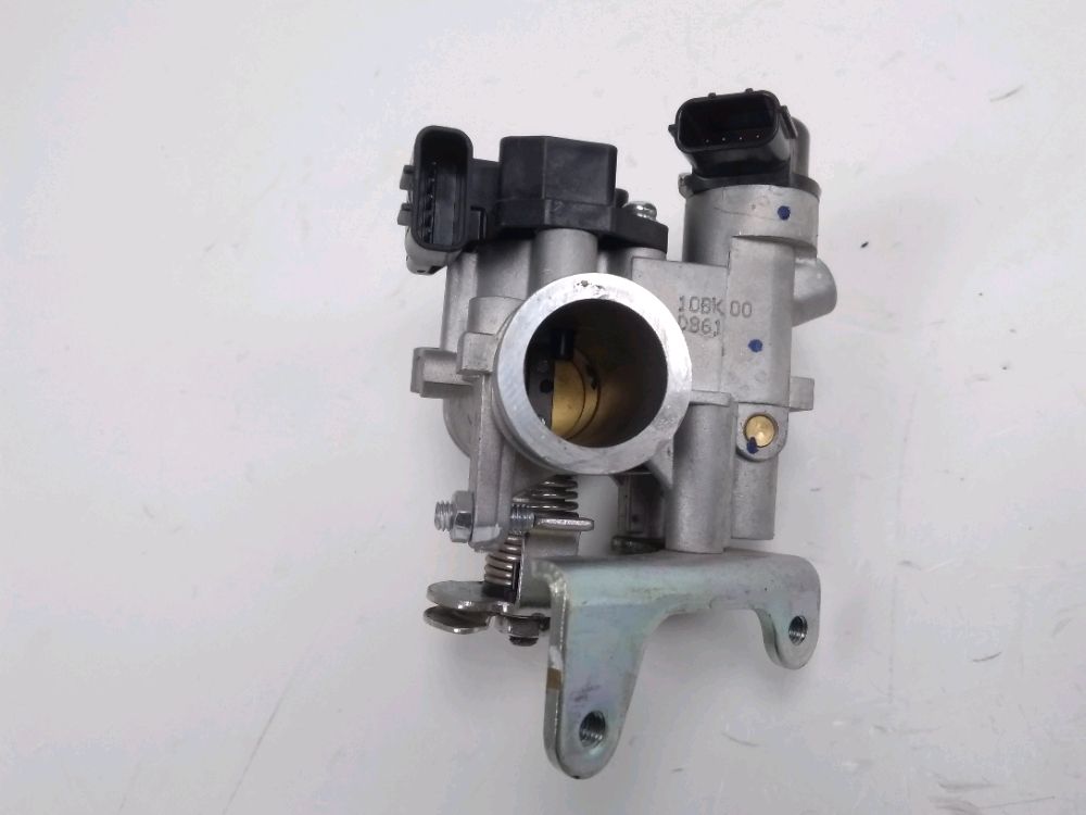 Corps d'injection gauche