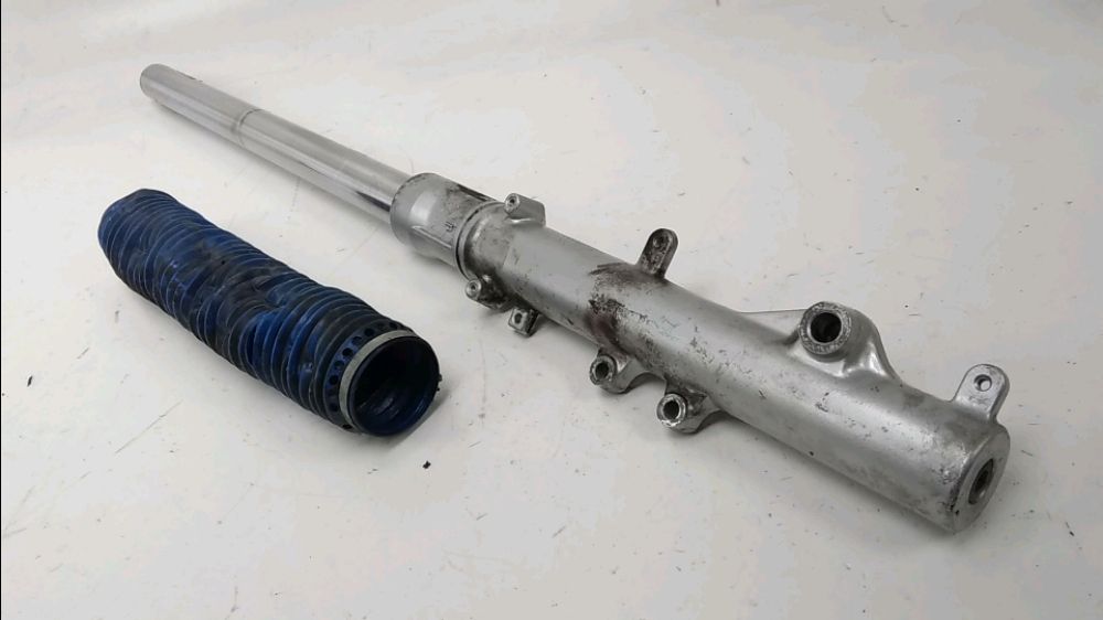 TUBE DE FOURCHE GAUCHE