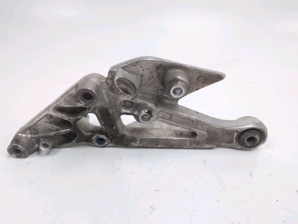 PLATINE AVANT DROITE