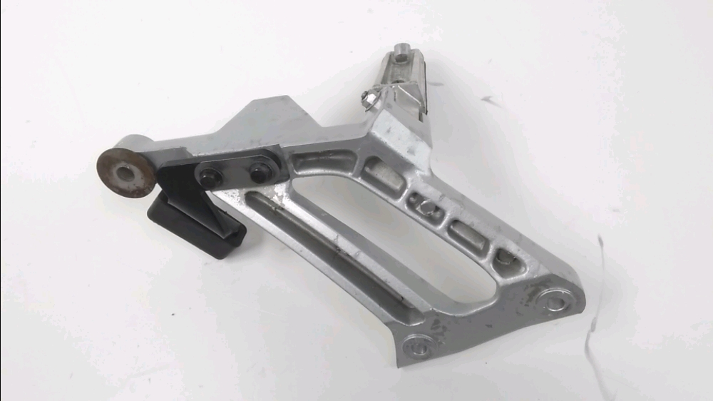 PLATINE ET REPOSE PIEDS ARRIERE DROIT