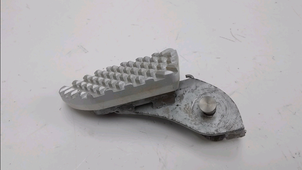 Repose pieds avant droit