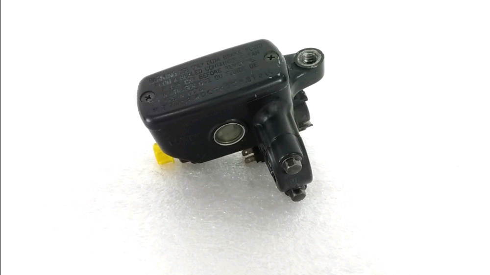 MAITRE CYLINDRE FREIN AV COMPLET