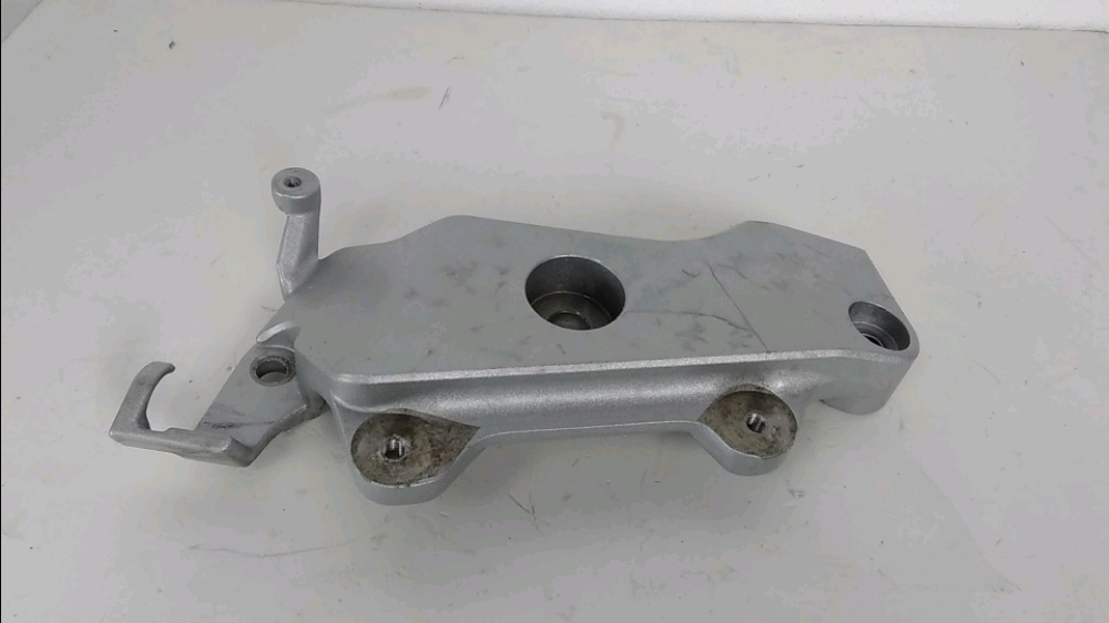 PLATINE AVANT DROITE