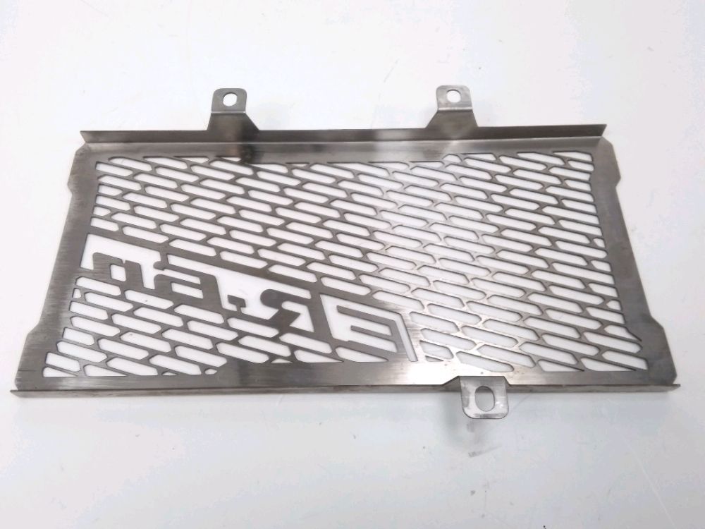GRILLE DE RADIATEUR