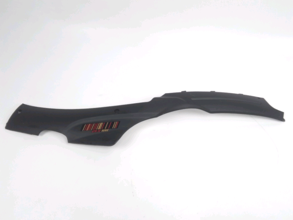 Cache lateral gauche