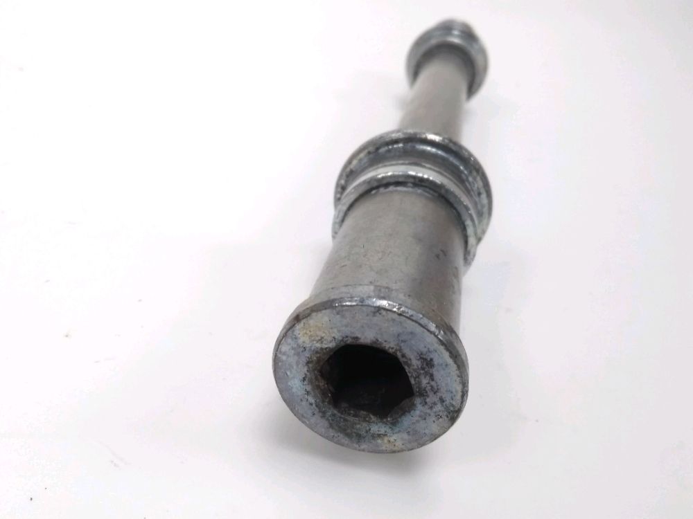 AXE DE ROUE AVANT