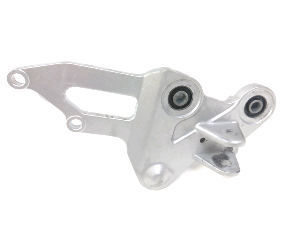 PLATINE AVANT DROITE