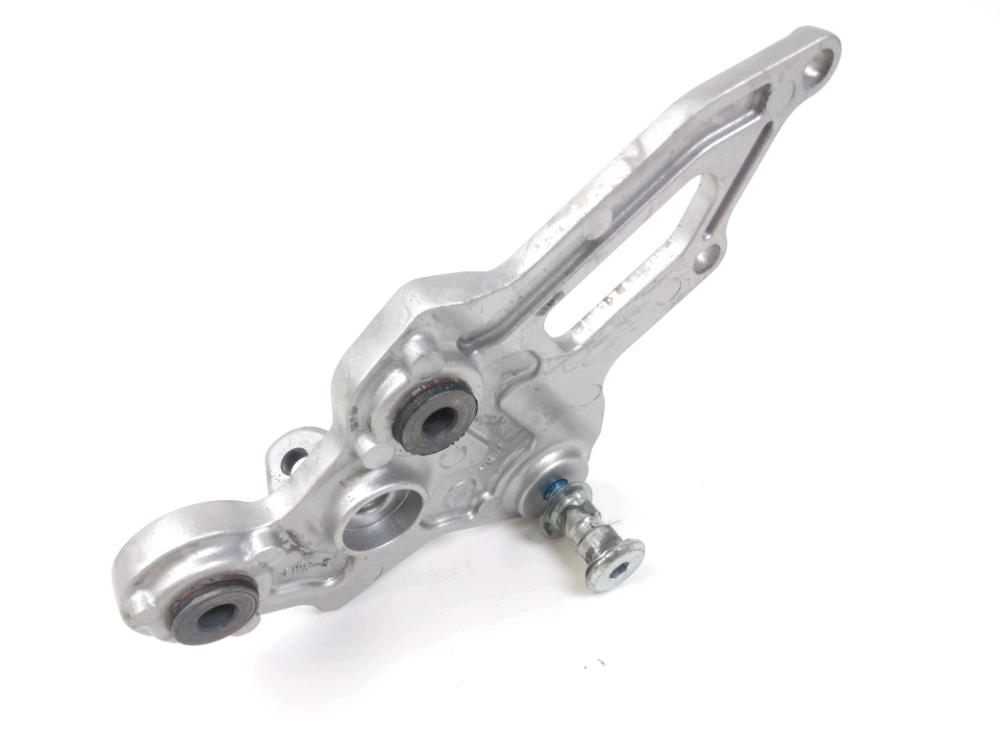 PLATINE AVANT DROITE