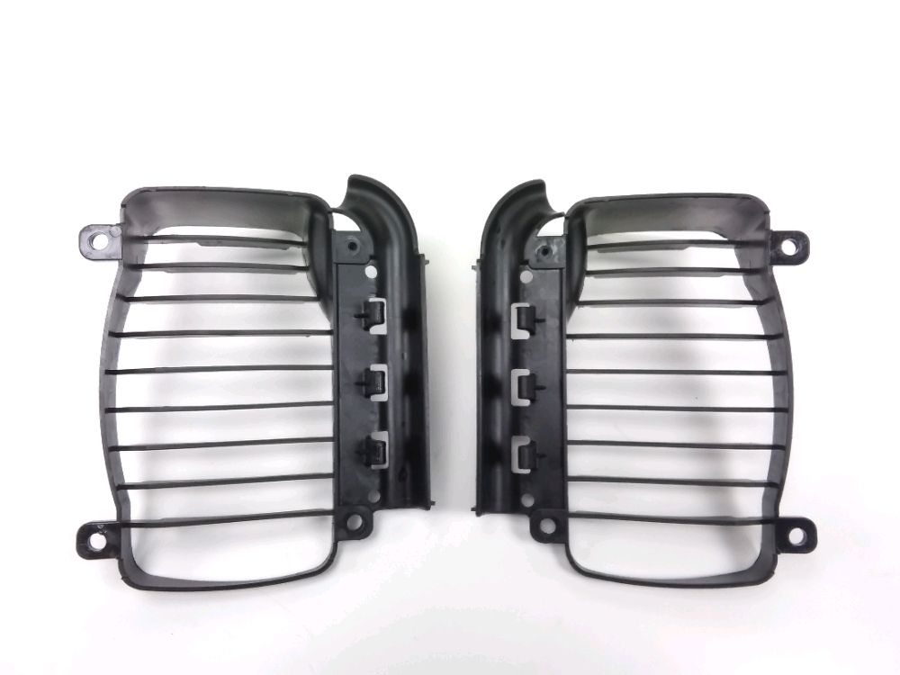 GRILLE DE RADIATEUR